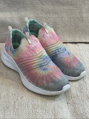 Skechers size 9 wm’s Slip-On Pastel Tie-Dye stretch knit Sneakers / wedge sole